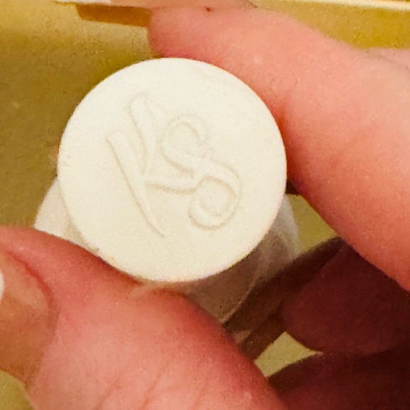 Kiara Sky soak off gel 

Color base nail lacquer in the color I do pink  shimmer - Picture 7 of 8